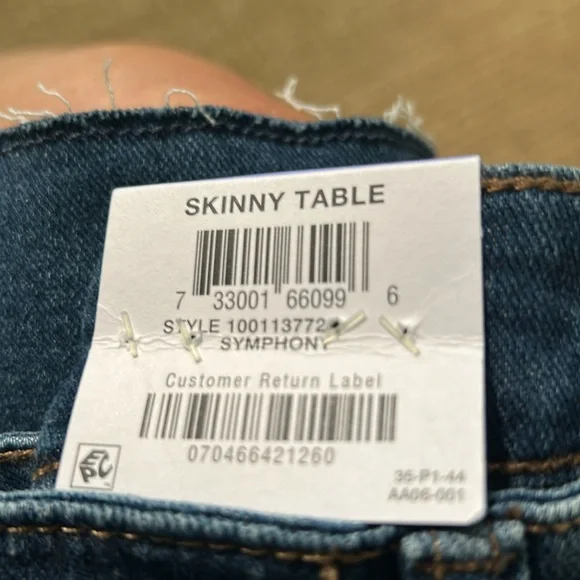 NWT - STYLE & CO Curvy Skinny Leg Jeans.  Size 18. - Picture 4 of 4